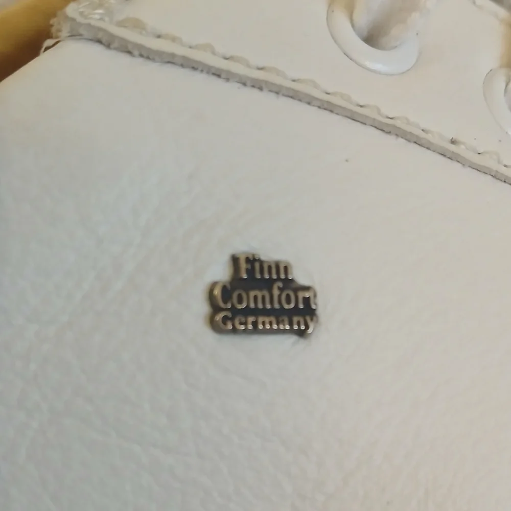 Finn Comfort minimal white